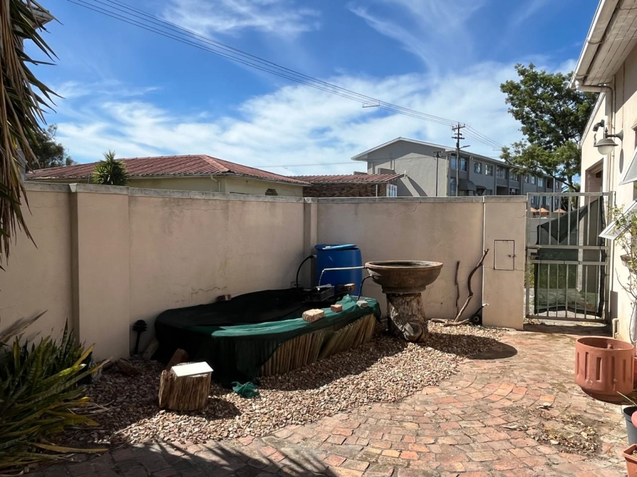  Bedroom Property for Sale in Fairfield Estate Western Cape